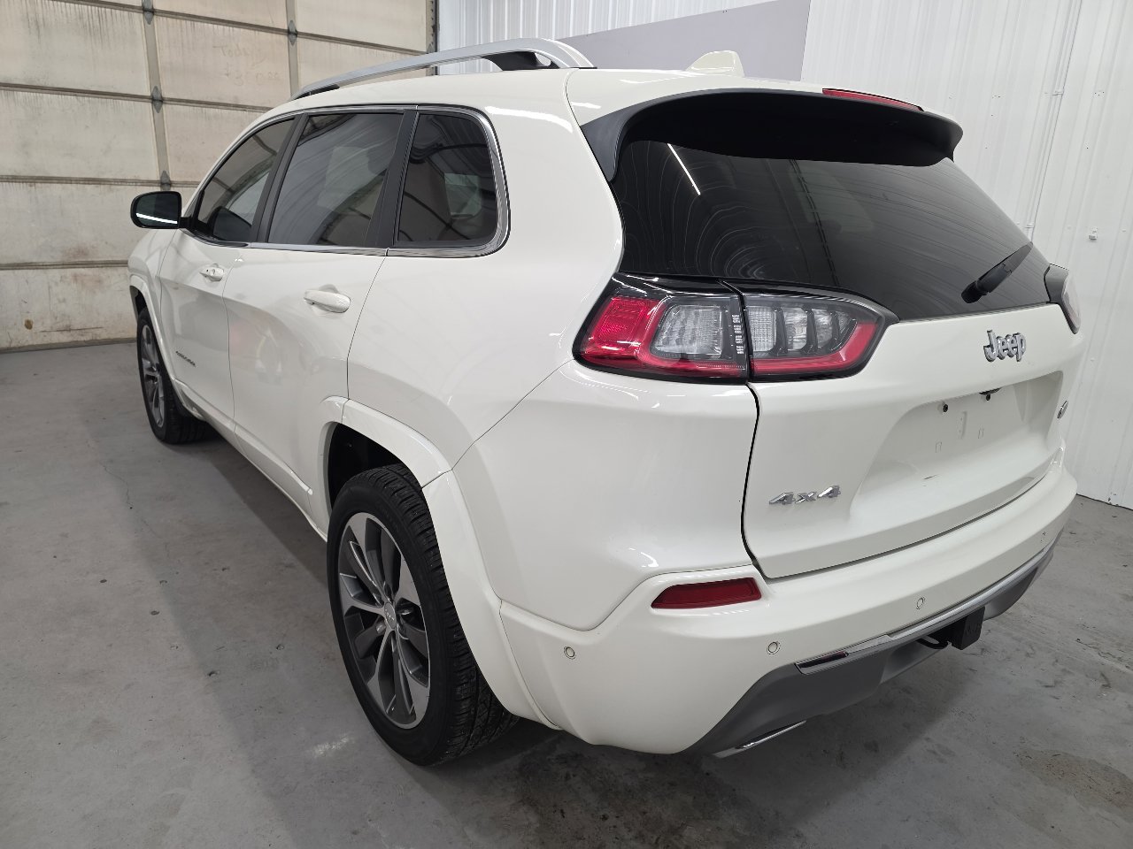 Used 2019 Jeep Cherokee Overland w/ Technology Group image 10