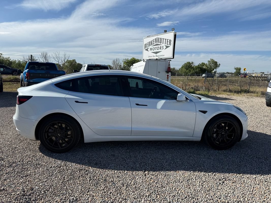 Used 2018 Tesla Model 3 Mid Range RWD image 12