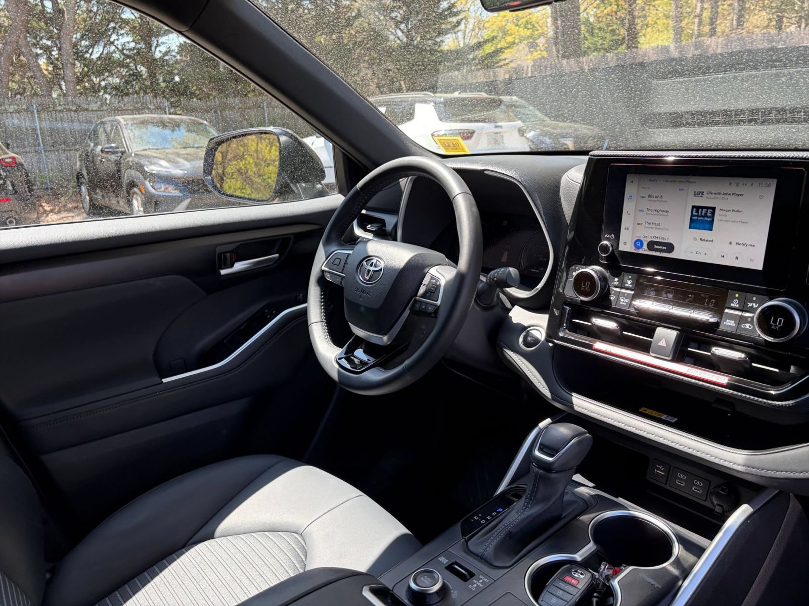 Used 2025 Toyota Highlander XSE AWD/4WD image 37