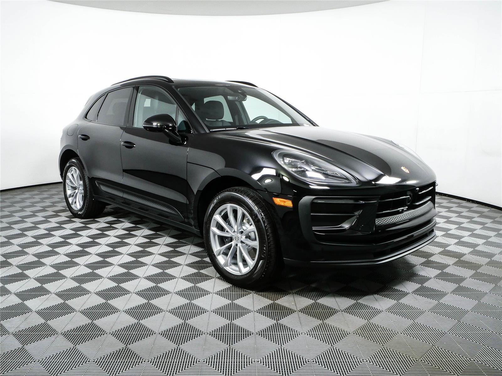 Certified 2026 Porsche Macan Turbo AWD/4WD image 29