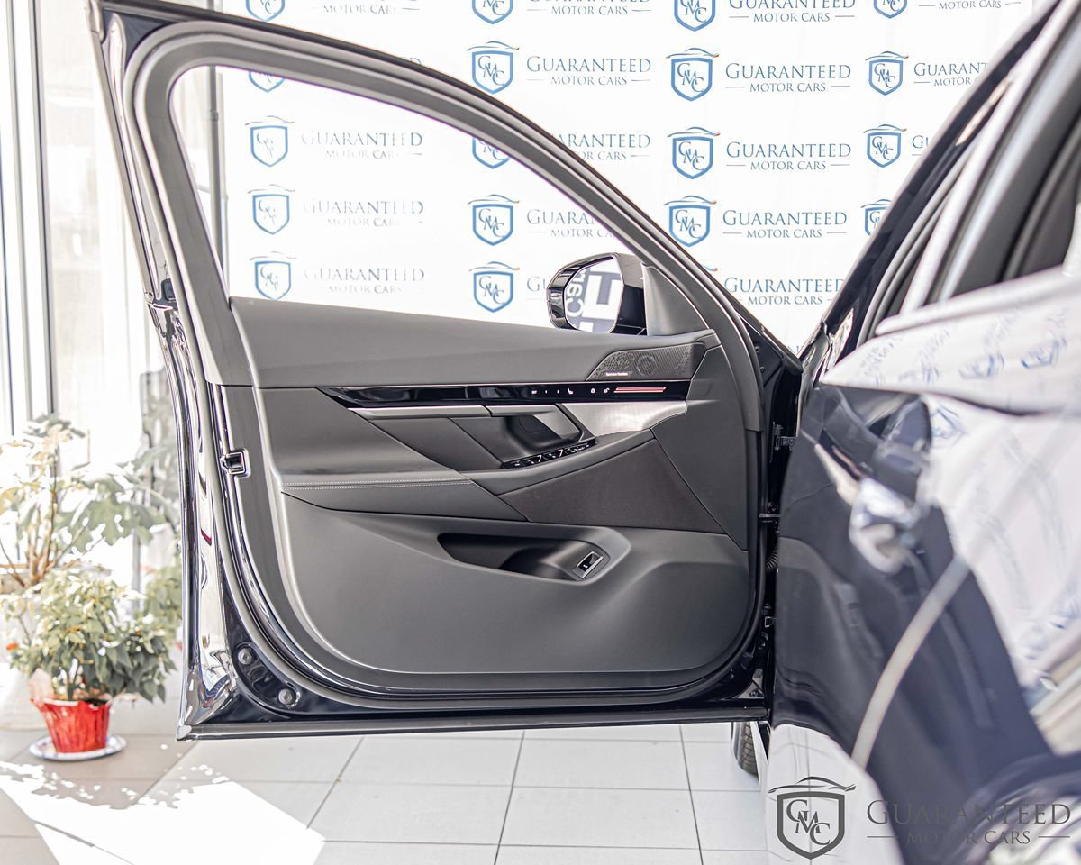 Used 2026 BMW 530i xDrive AWD/4WD image 33