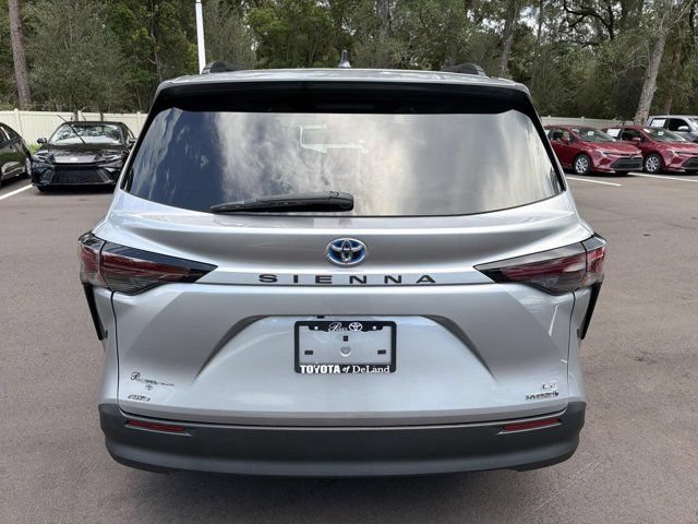 Used 2024 Toyota Sienna LE w/ LE Plus Package AWD/4WD image 3