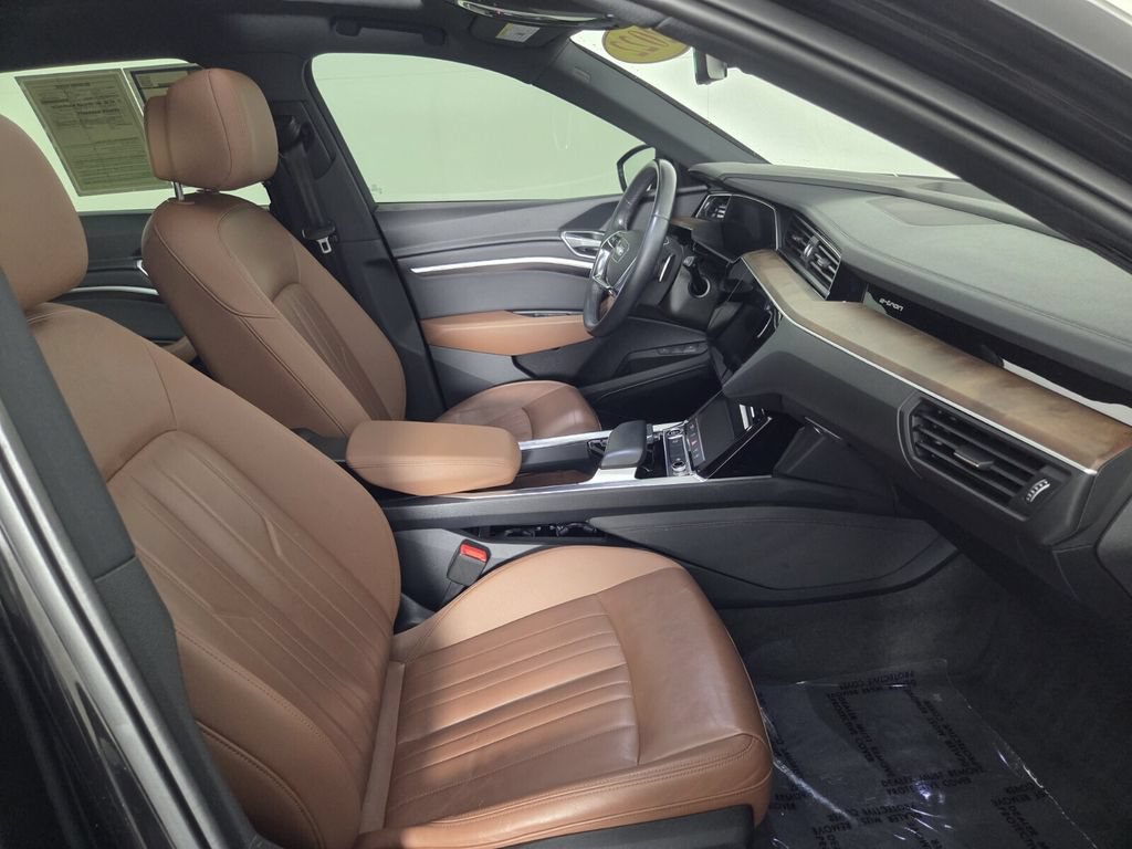 Used 2022 Audi e-tron Premium AWD/4WD image 32