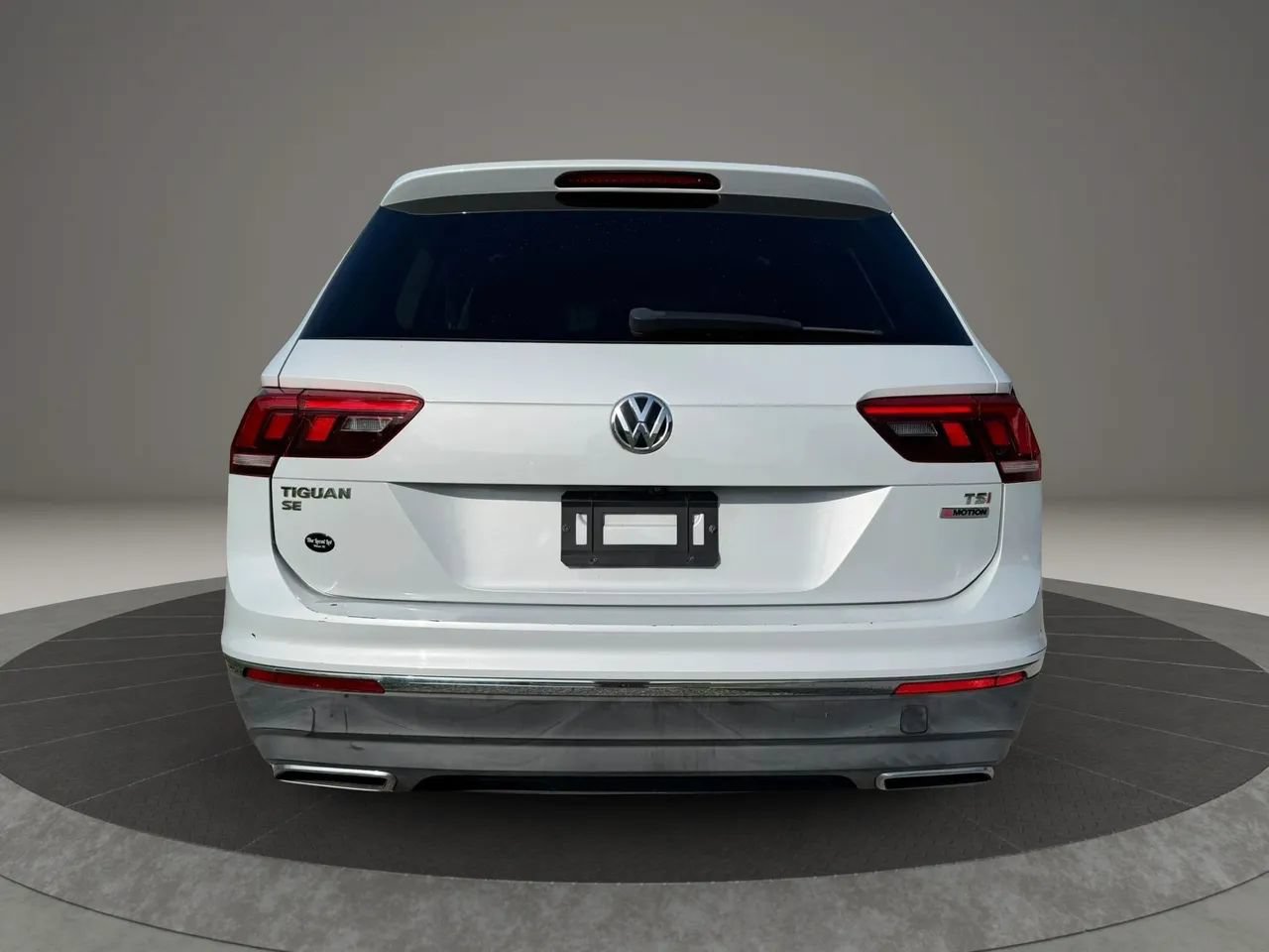 Used 2018 Volkswagen Tiguan SE w/ Panoramic Sunroof Package AWD/4WD image 4