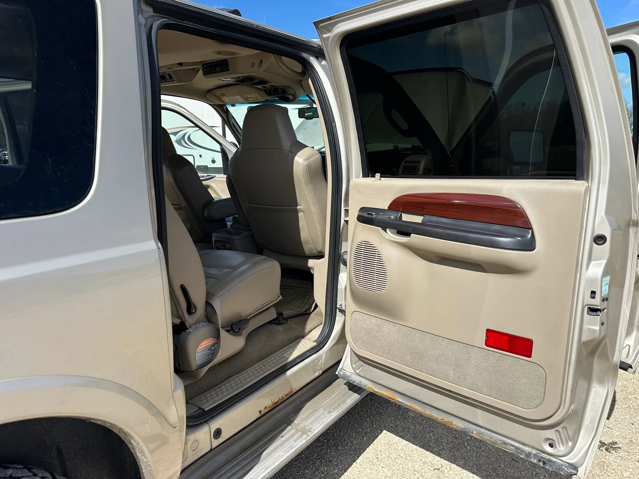 Used 2005 Ford Excursion Limited AWD/4WD image 12