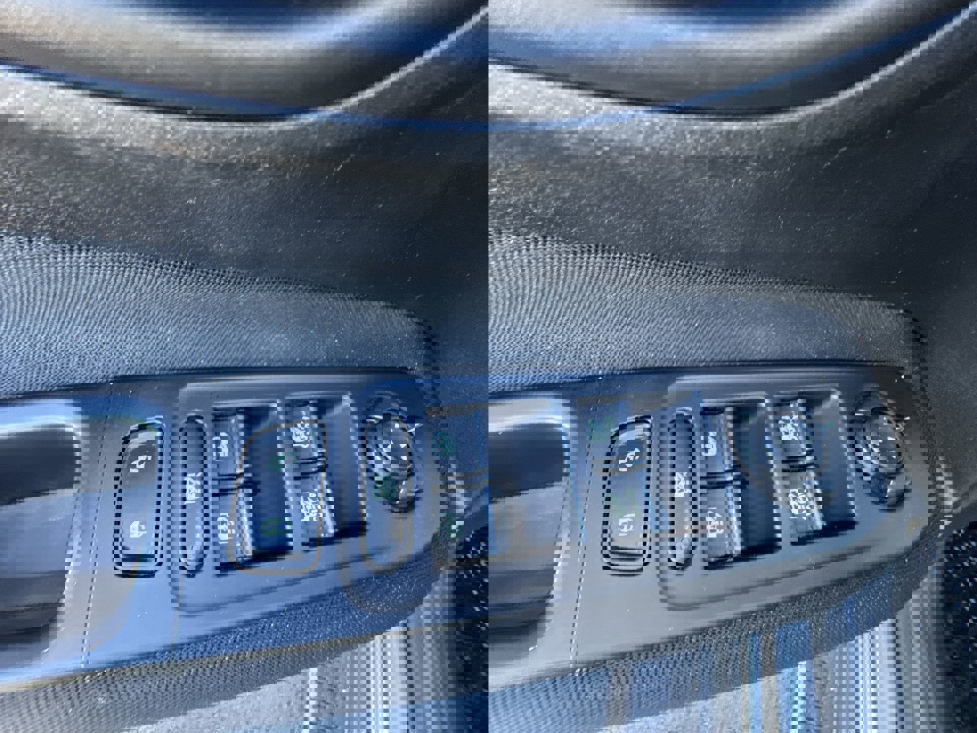 Used 2017 Jeep Renegade Latitude w/ Popular Equipment Group image 13