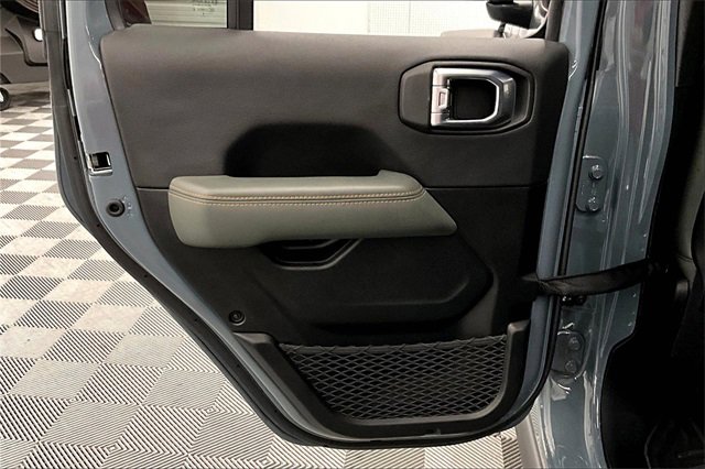 Used 2024 Jeep Gladiator Mojave w/ Technology Group image 18