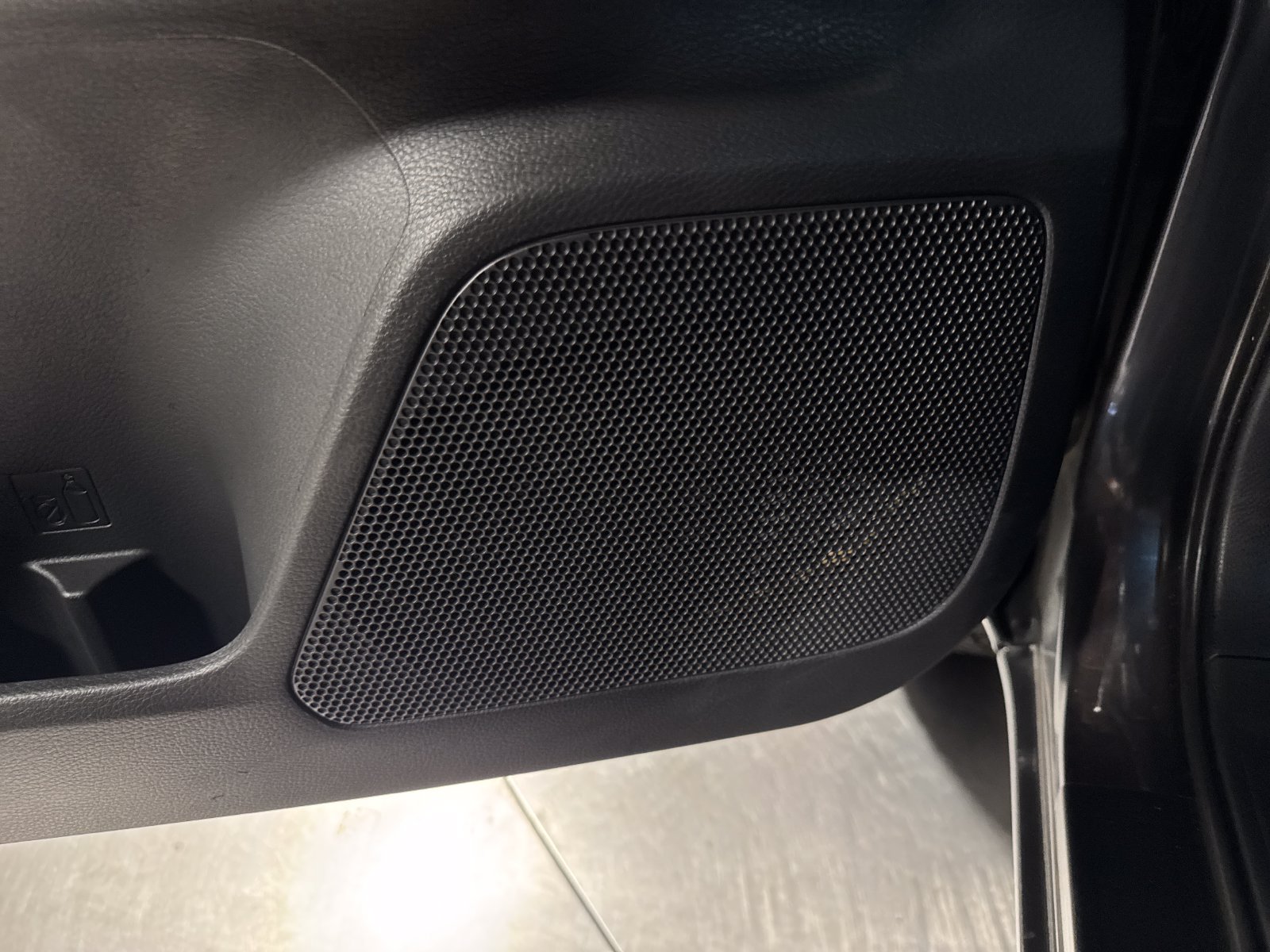 Used 2019 Toyota Tacoma TRD Off-Road w/ Technology Package AWD/4WD image 17