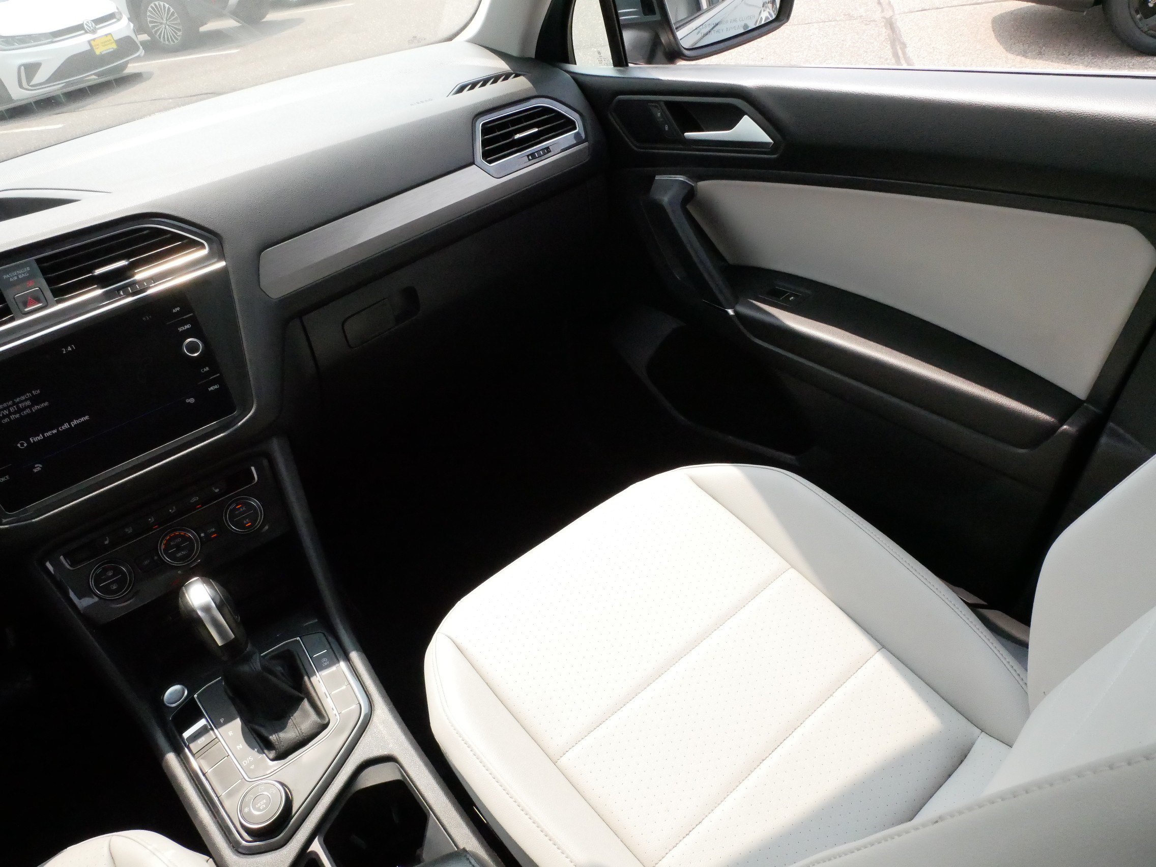 Used 2020 Volkswagen Tiguan SE AWD/4WD image 11