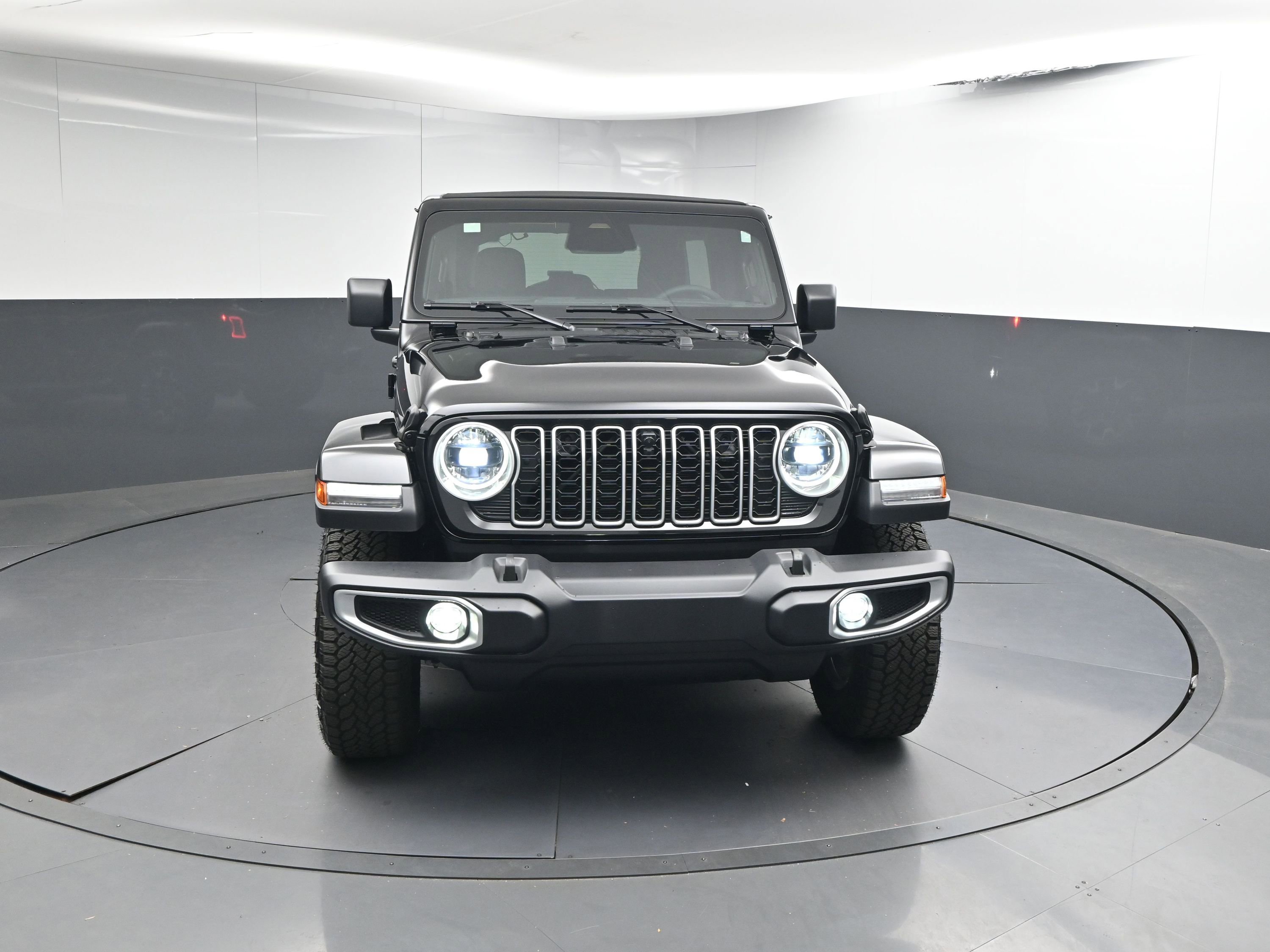 Used 2025 Jeep Wrangler Sahara image 27