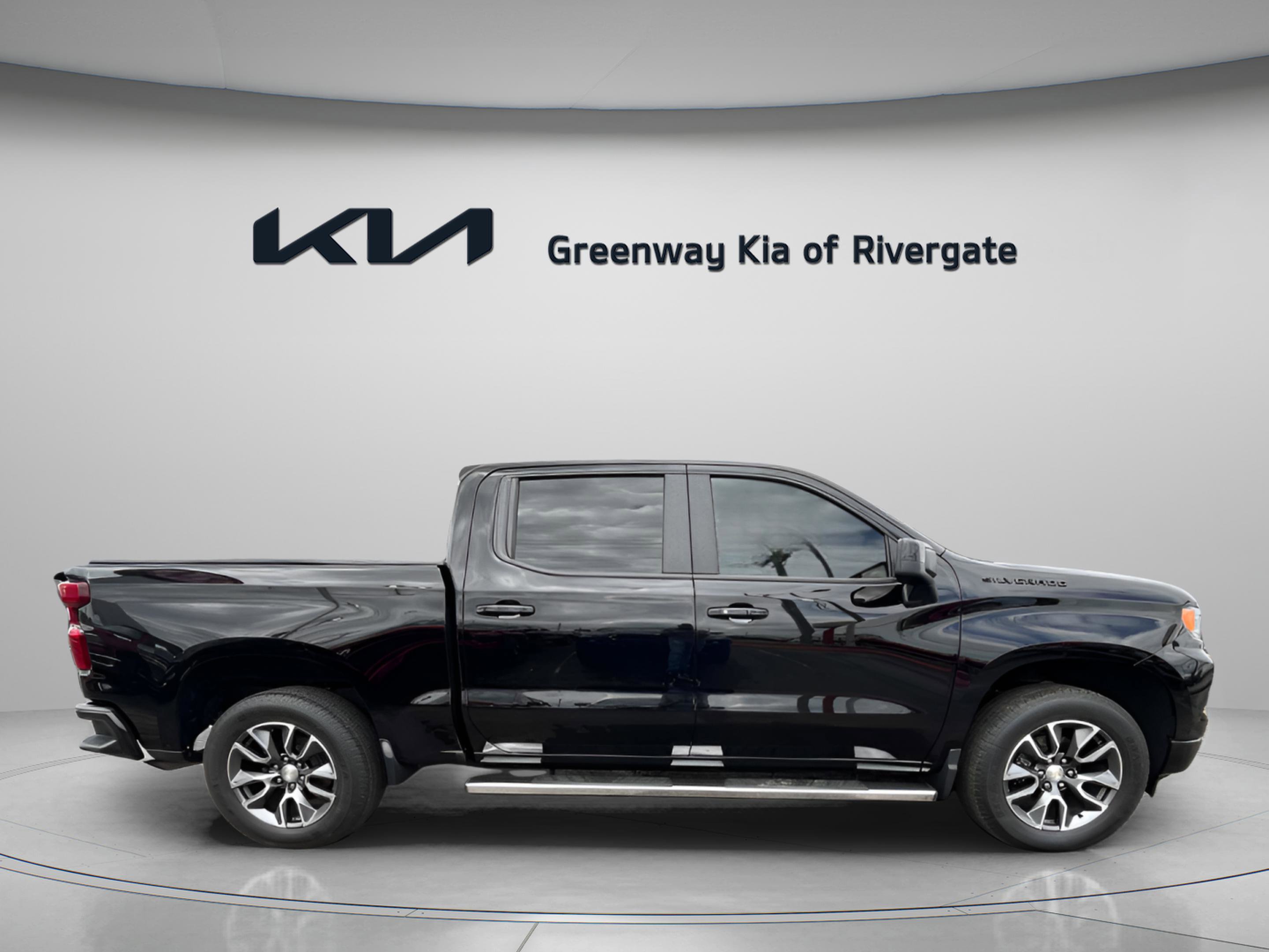 Used 2022 Chevrolet Silverado 1500 LT AWD/4WD image 6