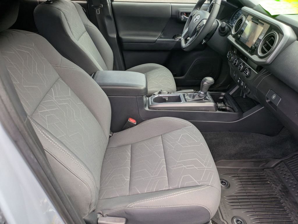 Used 2018 Toyota Tacoma TRD Sport AWD/4WD image 25
