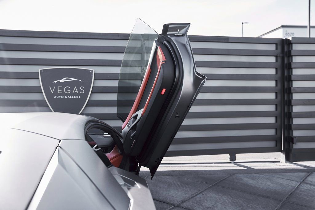 Used 2018 Lamborghini Aventador S image 36