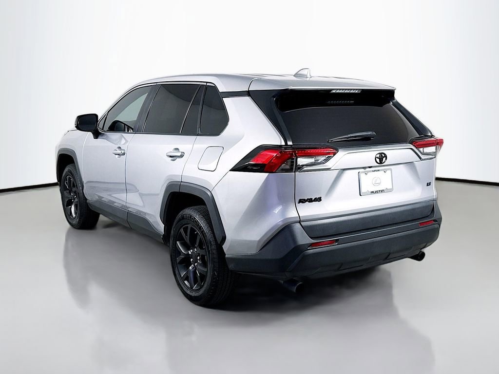Used 2022 Toyota RAV4 LE FWD image 7