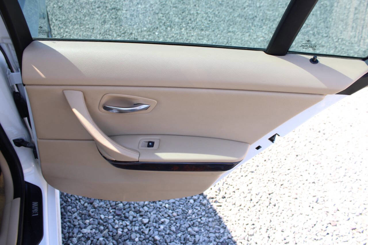 Used 2006 BMW 325xi Sedan image 23