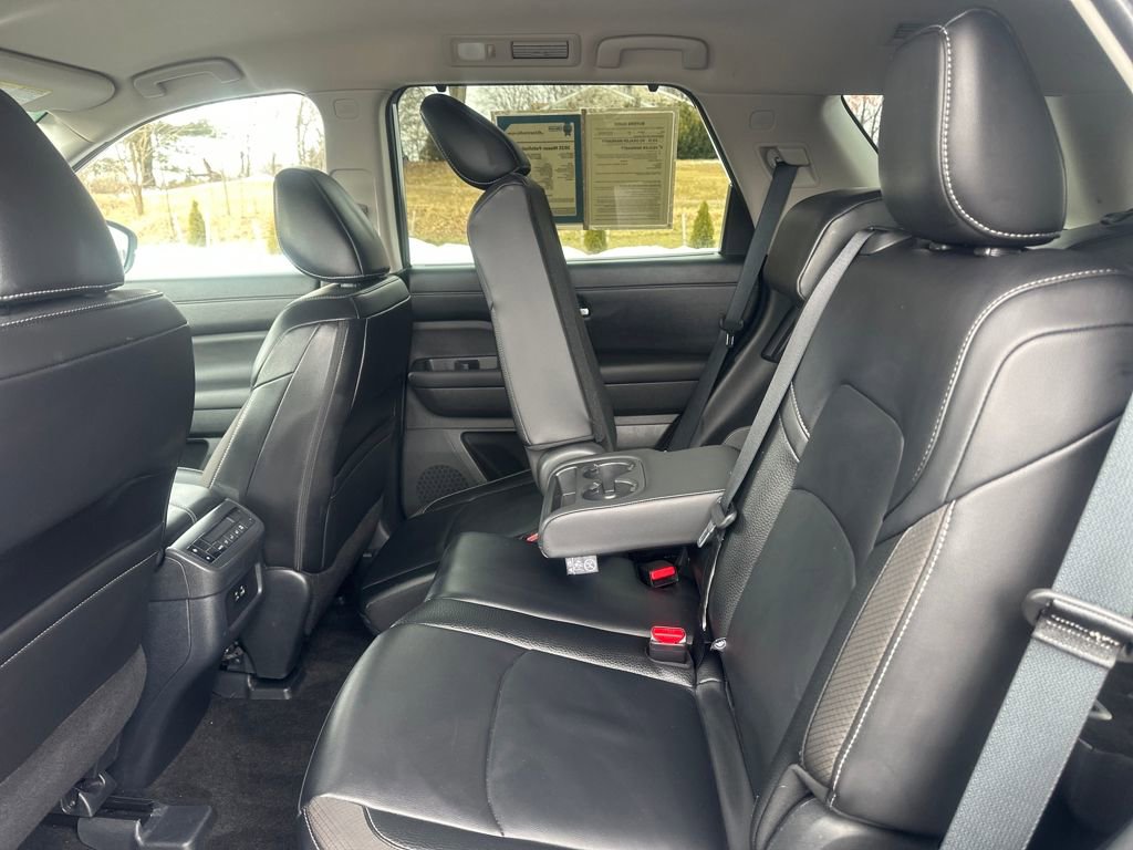 Used 2025 Nissan Pathfinder SL image 16