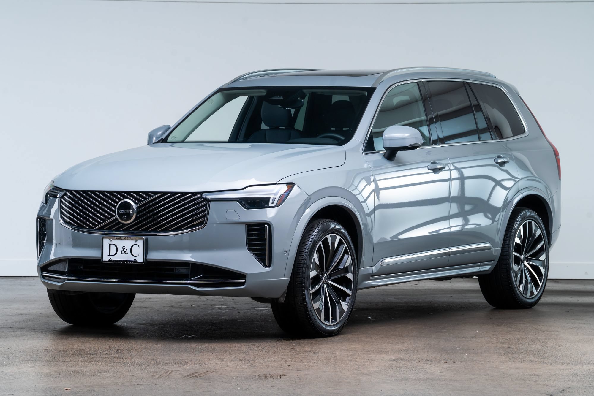 Used 2025 Volvo XC90 B6 Plus AWD/4WD image 3