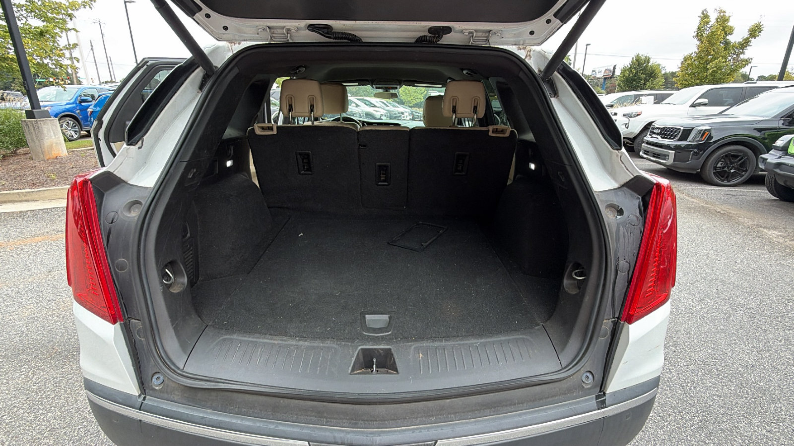 Used 2019 Cadillac XT5 FWD image 13