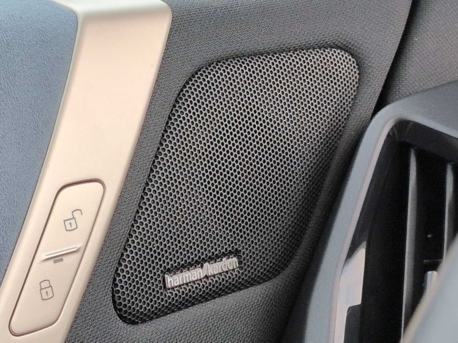 Used 2024 BMW iX xDrive50 w/ Premium Package AWD/4WD image 32