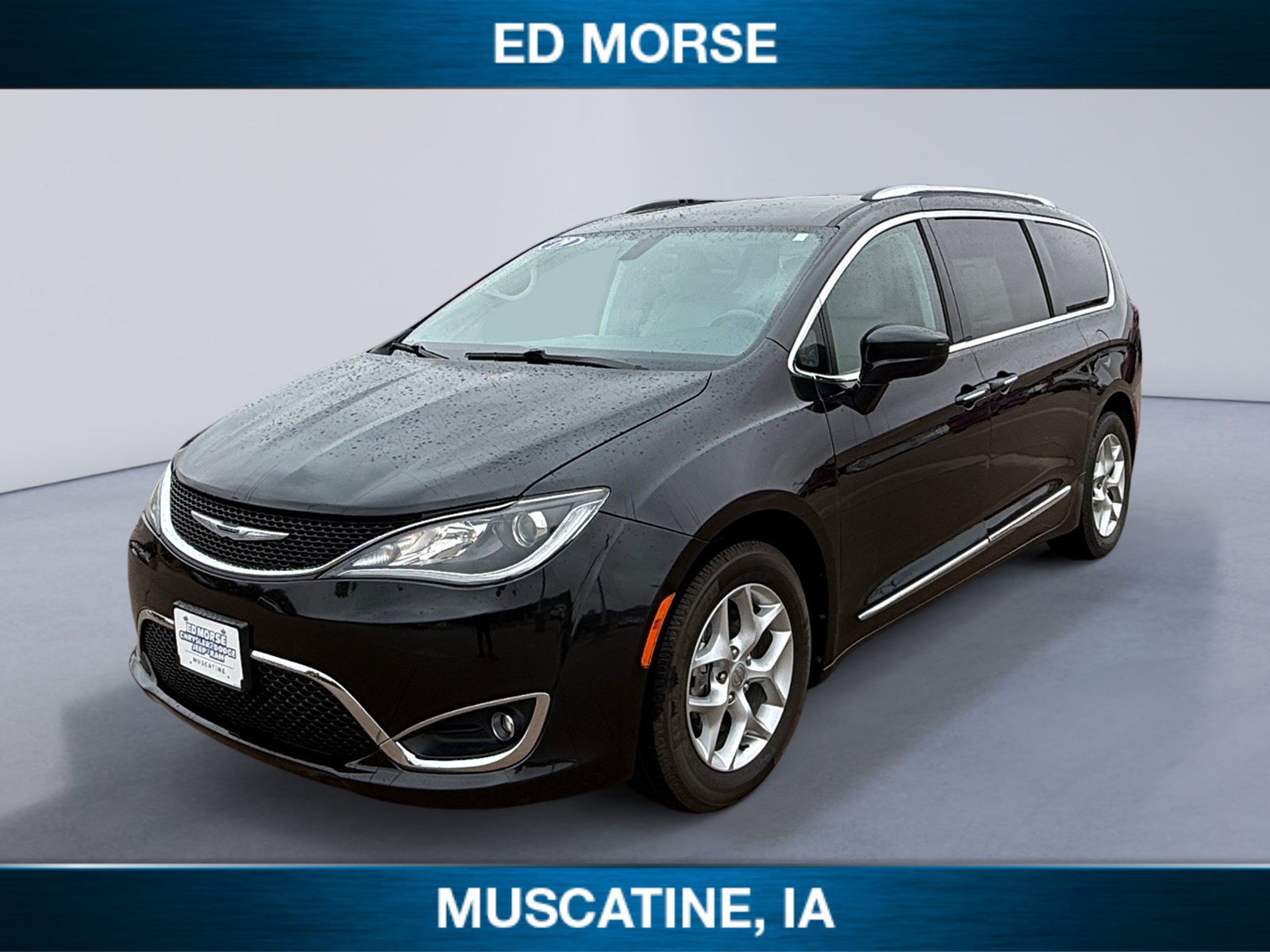 Used 2019 Chrysler Pacifica Touring-L Plus w/ Tire & Wheel Group FWD image 1