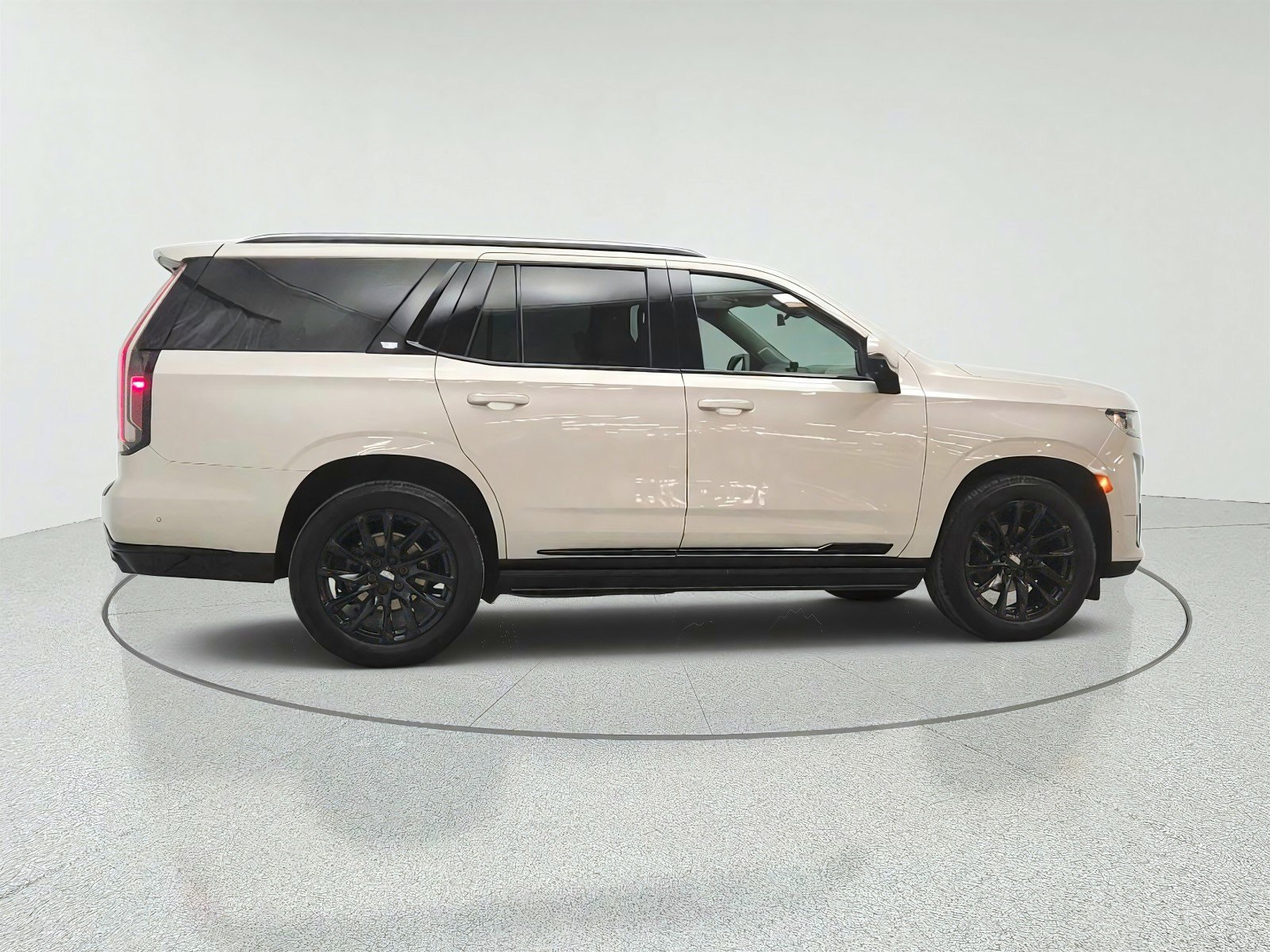 Used 2024 Cadillac Escalade Sport Platinum w/ LPO, ONYX Package AWD/4WD image 4