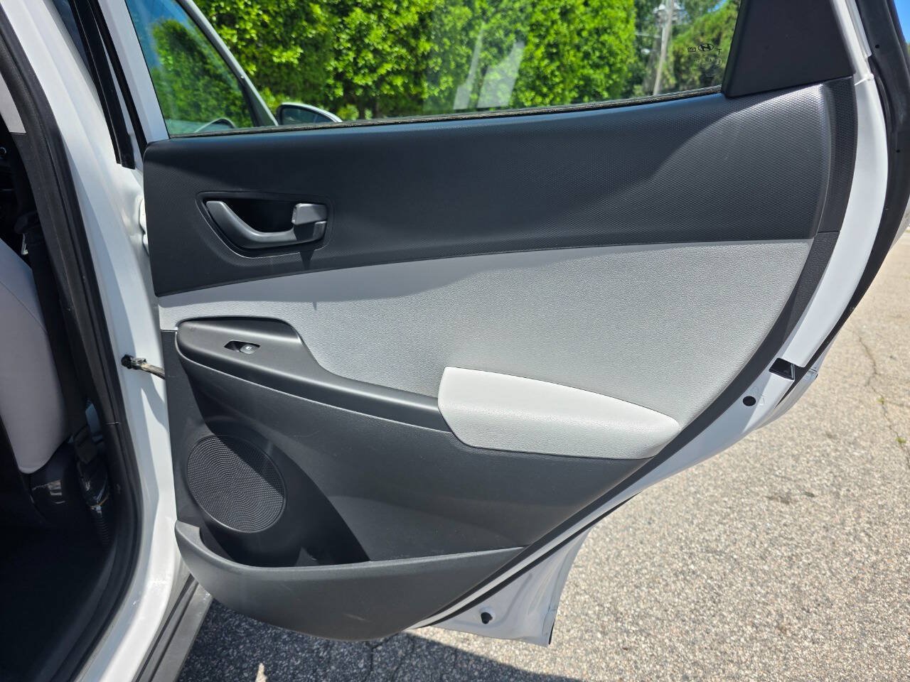 Used 2022 Hyundai Kona SE w/ Cargo Package FWD image 26