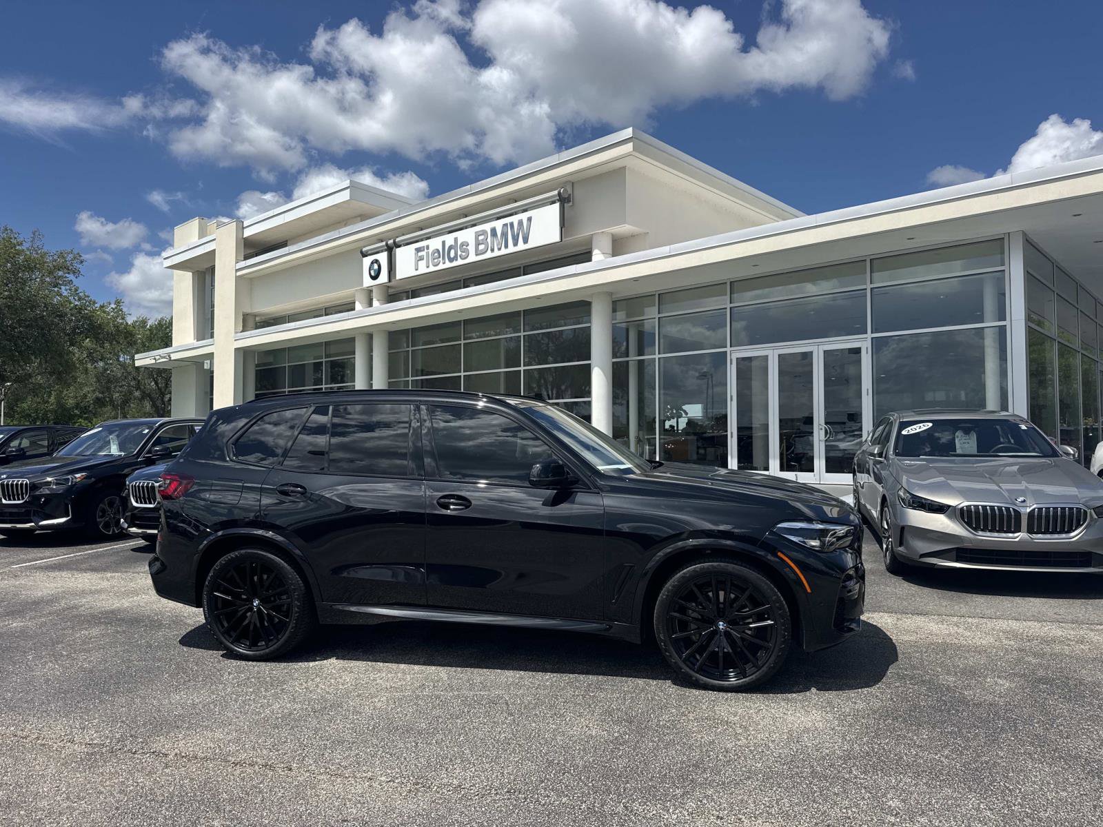 Used 2023 BMW X5 xDrive40i w/ M Sport Package image 1
