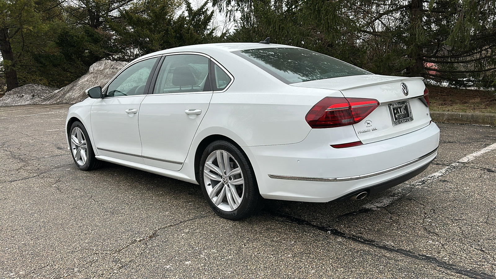 Used 2018 Volkswagen Passat 2.0T SEL Premium image 7
