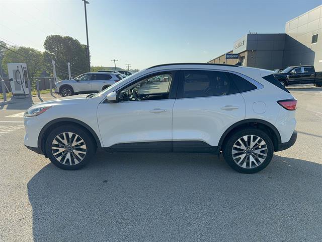 Certified 2022 Ford Escape Titanium AWD/4WD image 2