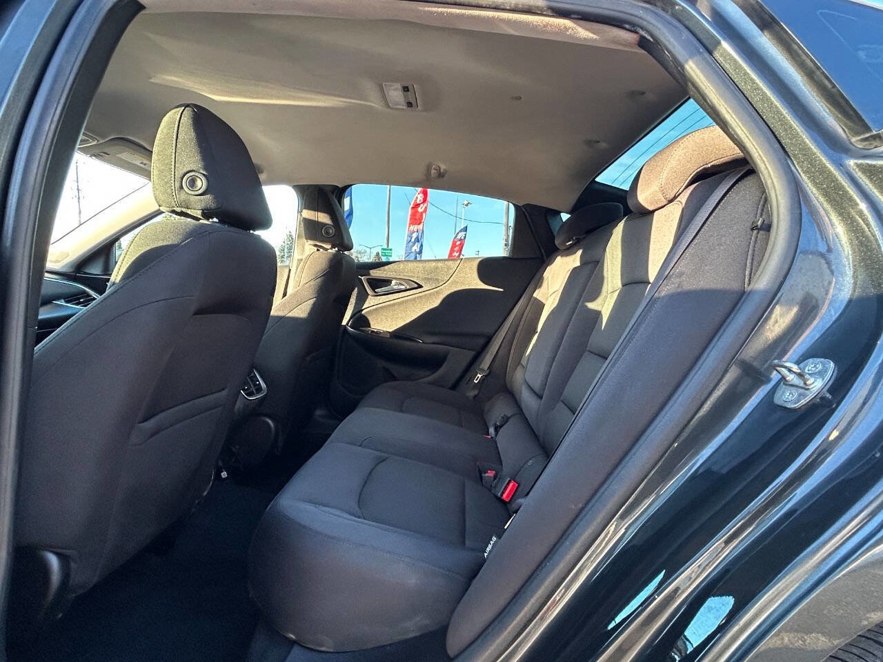 Used 2017 Chevrolet Malibu LT image 30