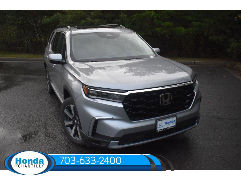 New 2025 Honda Pilot Touring image 2
