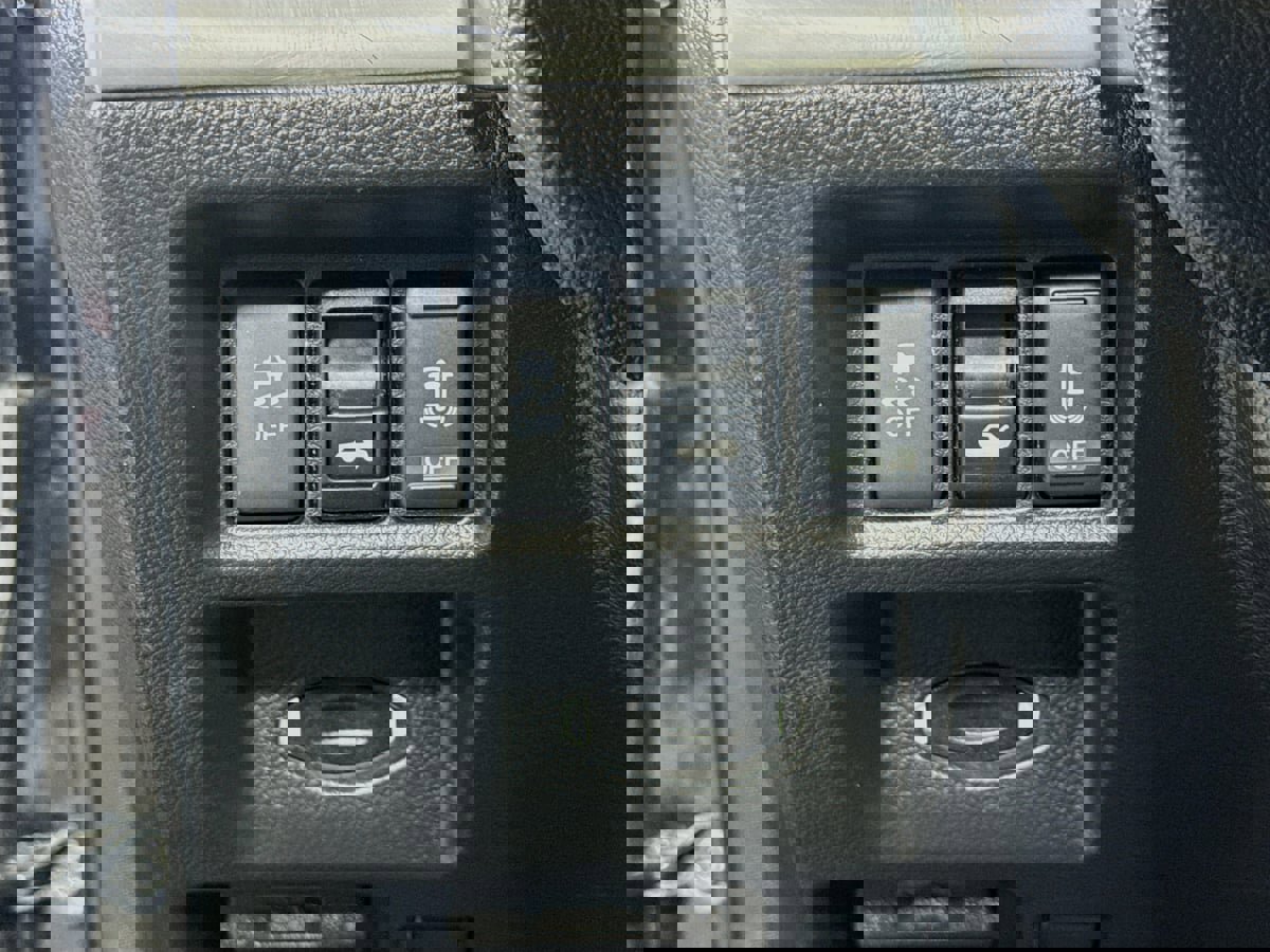 Used 2014 INFINITI Q60 Convertible w/ Premium Package image 11