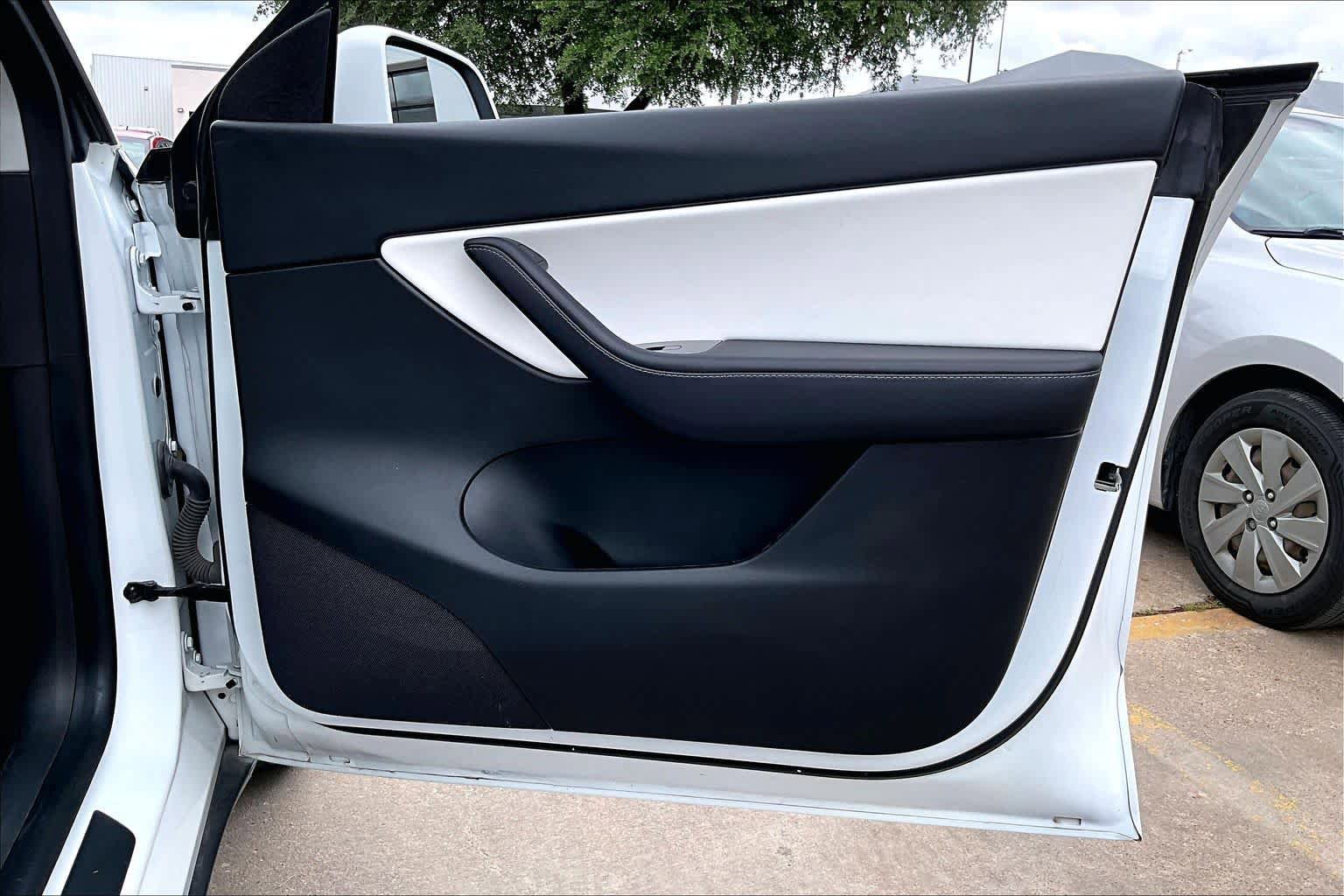 Used 2021 Tesla Model Y Long Range AWD/4WD image 22