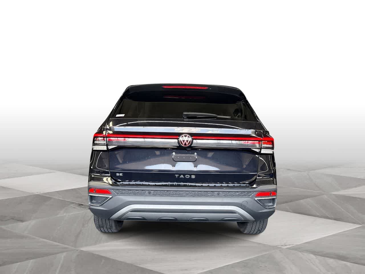 Used 2025 Volkswagen Taos SE w/ Panoramic Sunroof Package FWD image 7
