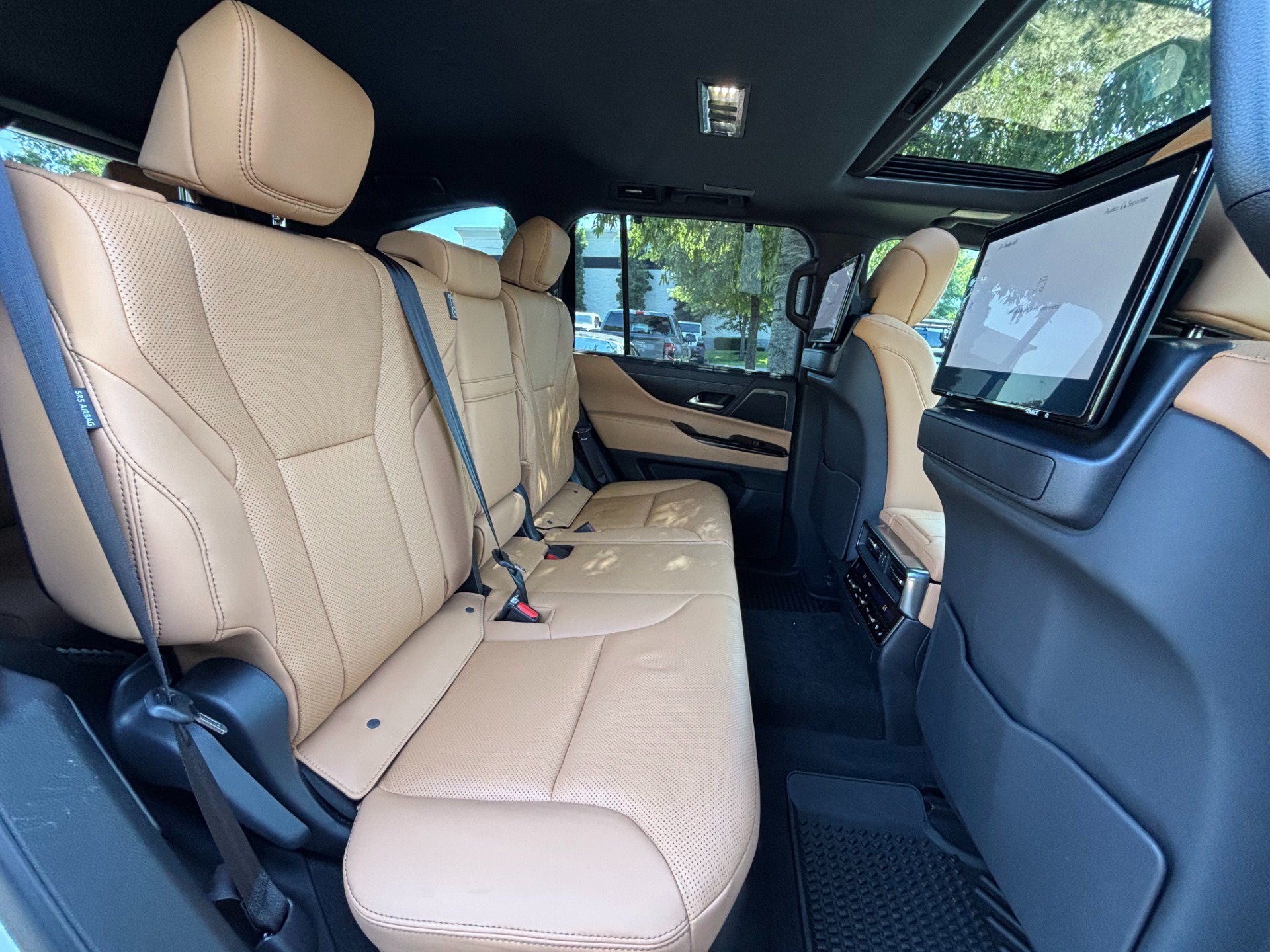 Used 2025 Lexus LX 700h Luxury w/ Appearance Package AWD/4WD image 24