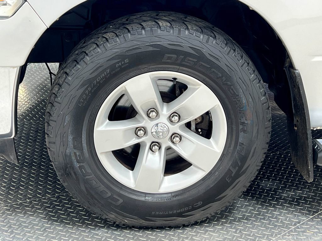 Used 2015 RAM 1500 Classic SLT w/ Luxury Group AWD/4WD image 34