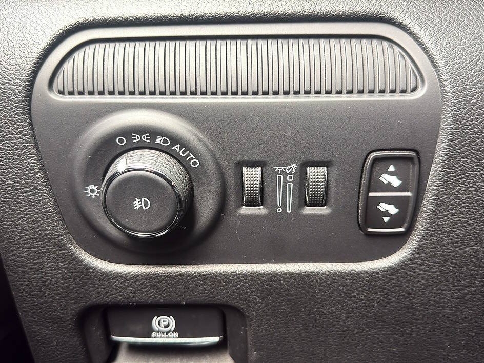 Used 2024 Jeep Wagoneer L Series II w/ Flexible Seating Group AWD/4WD image 7