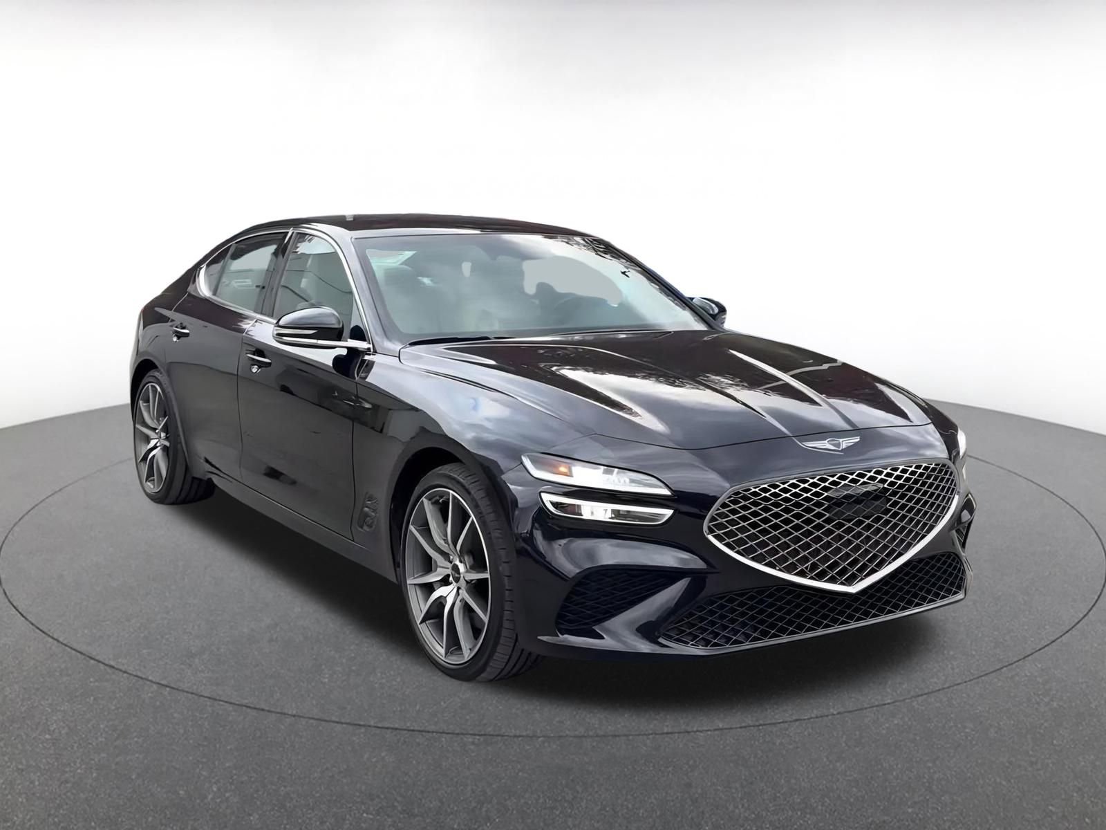 Used 2025 Genesis G70 2.5T image 3