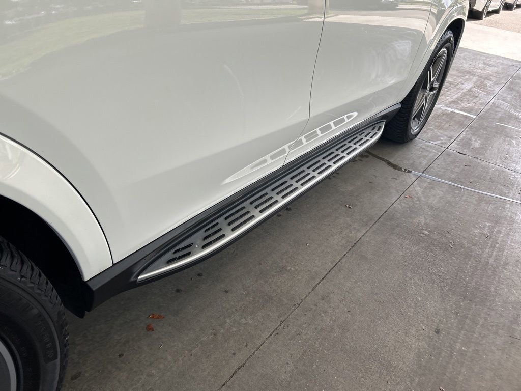 Used 2022 Mercedes-Benz GLE 450 4MATIC w/ AMG Line Exterior image 23