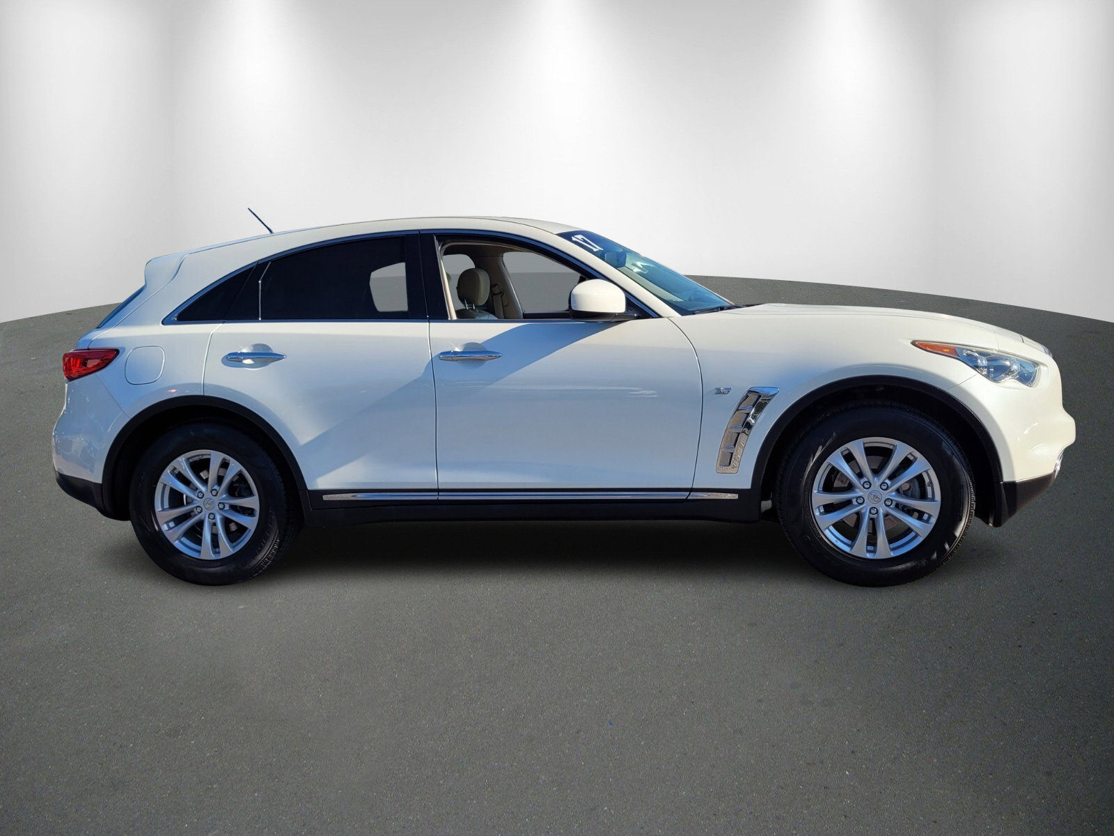 Used 2017 INFINITI QX70 2WD image 8