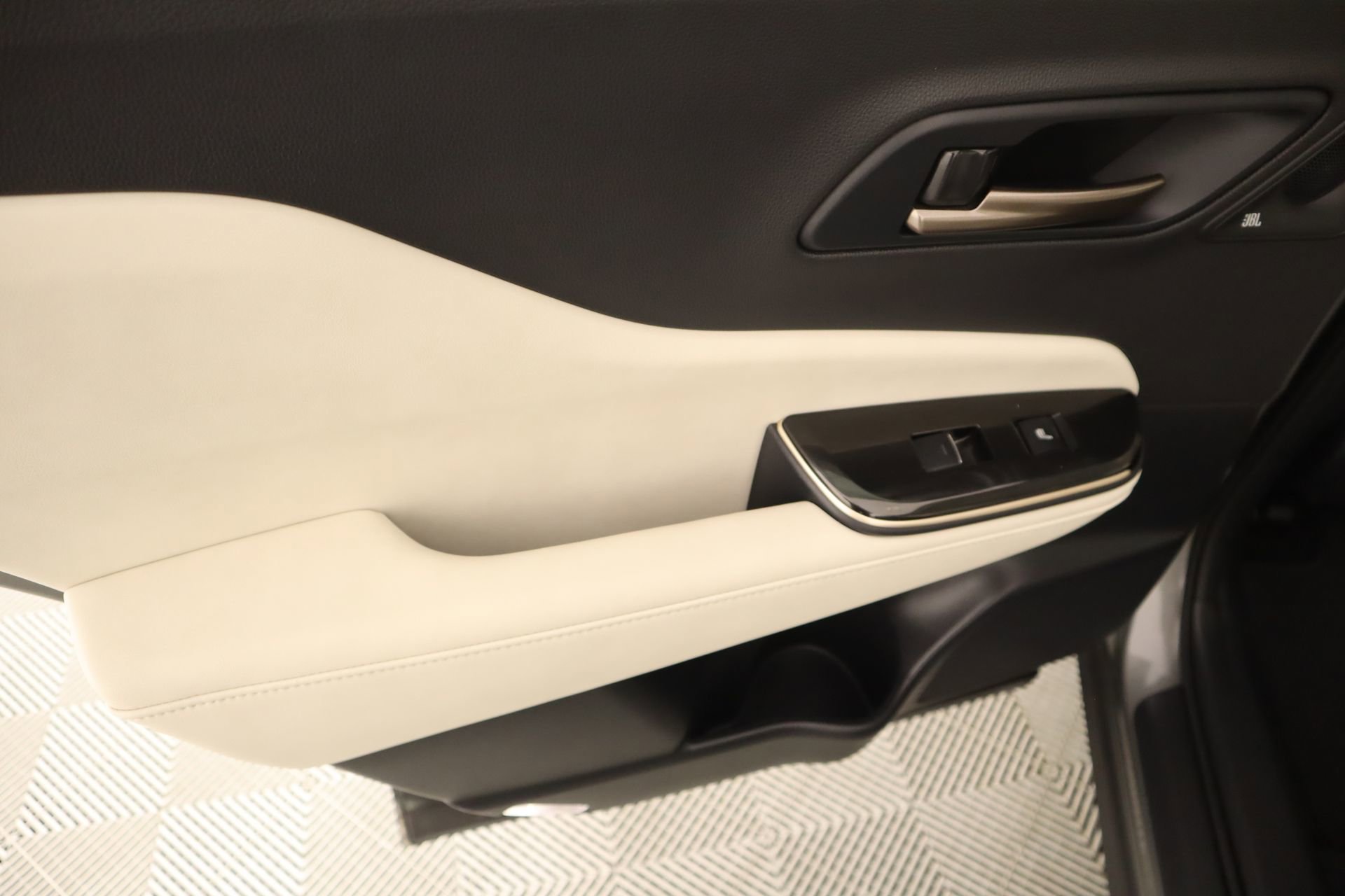 Used 2024 Toyota Crown Limited image 16