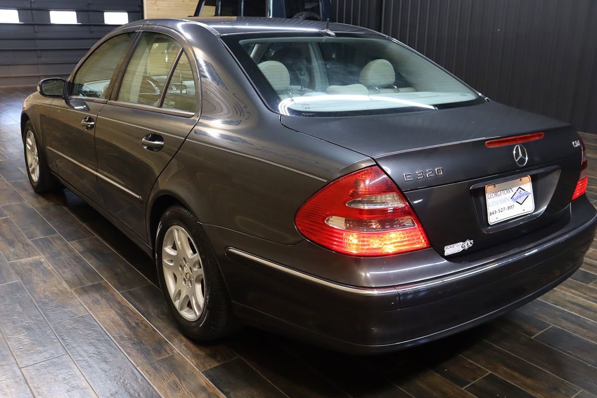 Used 2005 Mercedes-Benz E 320 CDI Sedan image 3