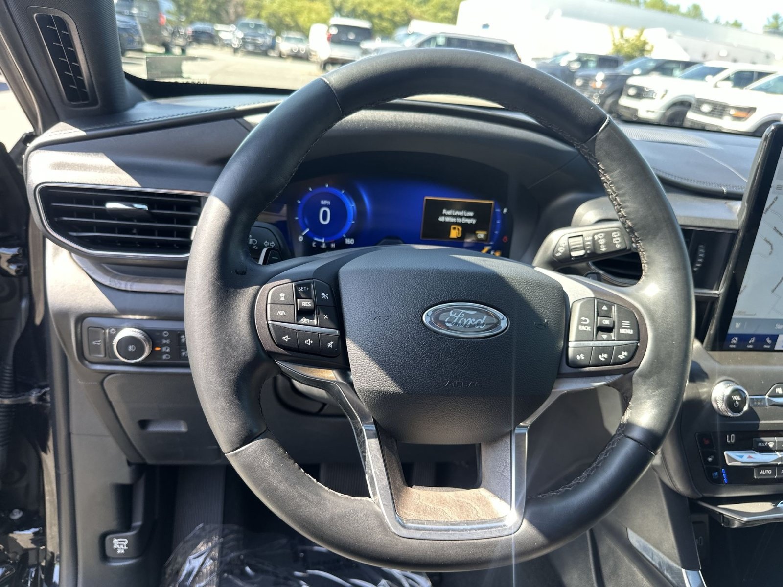 Used 2020 Ford Explorer Platinum w/ Premium Technology Package AWD/4WD image 17