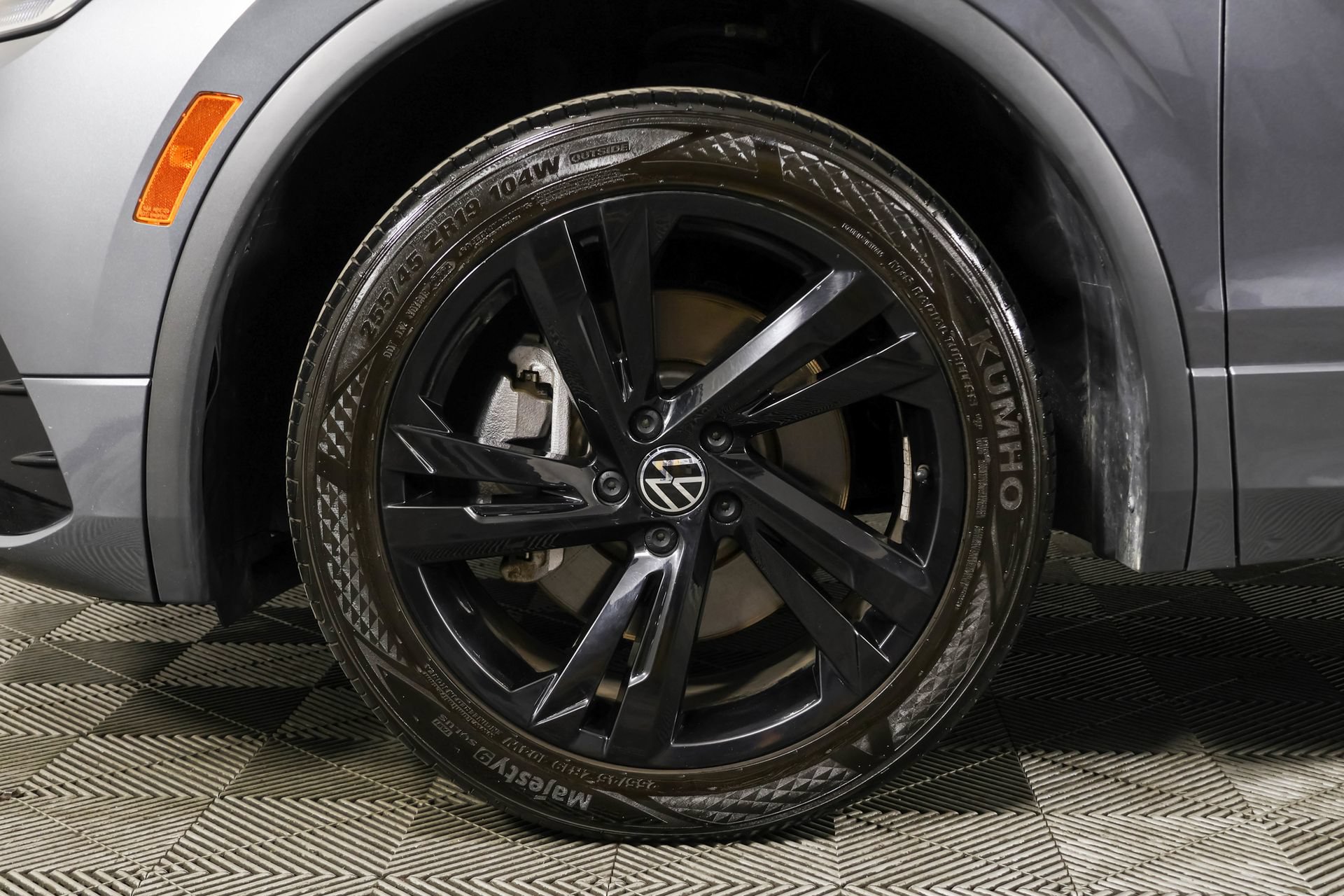 Used 2023 Volkswagen Tiguan SE R-Line FWD image 23