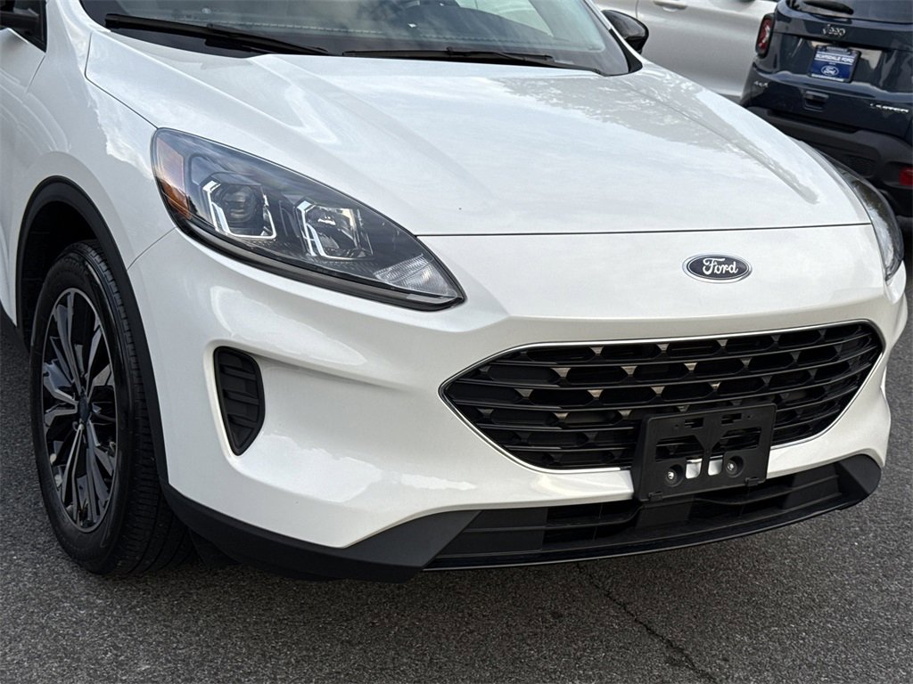 Used 2022 Ford Escape SE w/ SE Sport Appearance Package image 10