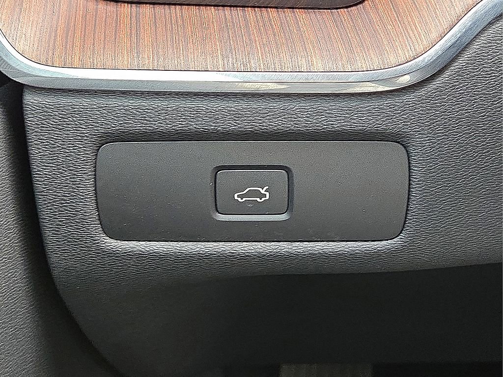 Certified 2023 Volvo XC60 B5 Plus w/ Climate Package image 31