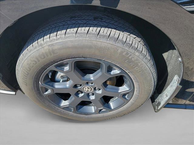Used 2025 Toyota Sienna XLE Woodland Edition image 9