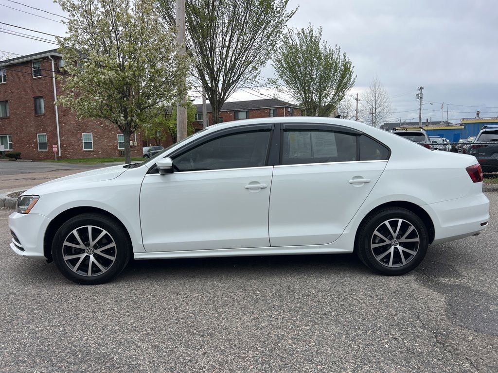Used 2017 Volkswagen Jetta SE FWD image 2
