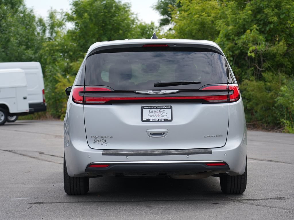Used 2024 Chrysler Pacifica Limited FWD image 4