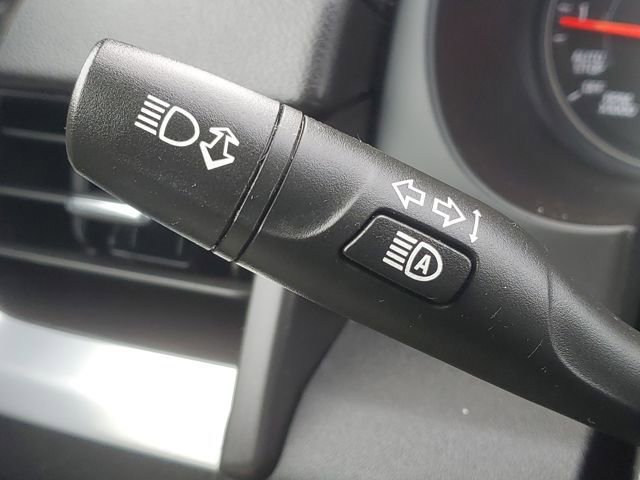 Used 2023 GMC Terrain SLT image 13